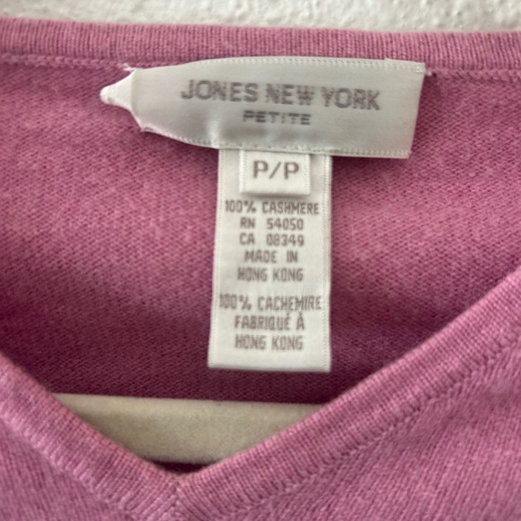 Jones New York Women’s Small Pink cashmere sweater - Picture 2 of 4